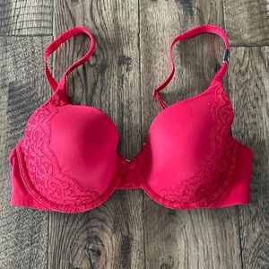 Victoria’s Secret Body by Victoria Bra NWT